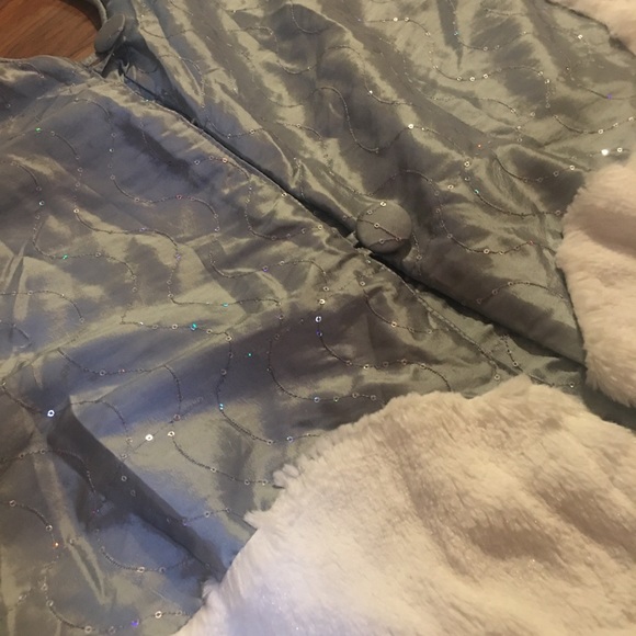 Elegant I’ve blue Christmas tree Skirt - Picture 3 of 3